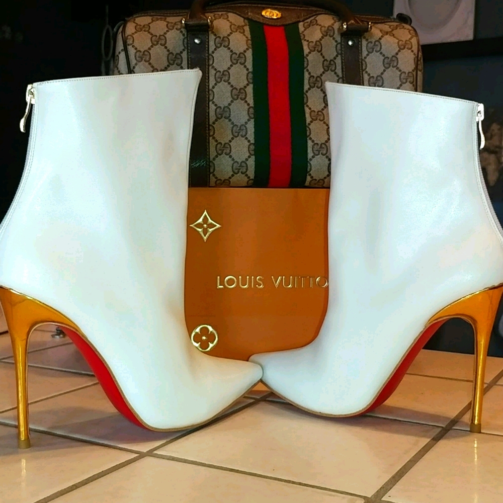 🔴 Red-Bottom Boots, White Upper & Gold Sleek Heels 🔴 - Picture 3 of 4